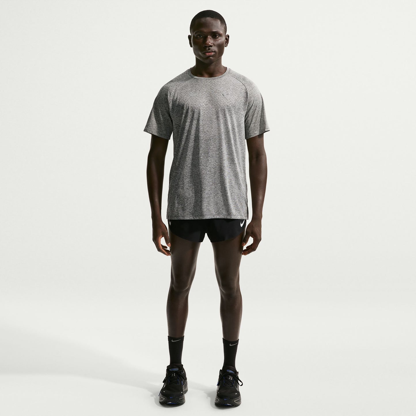 Nike Stride  Laufshirt Herren - grau, silber