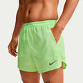 STRIDE 5IN  Laufshorts Herren - hellgrün, silber