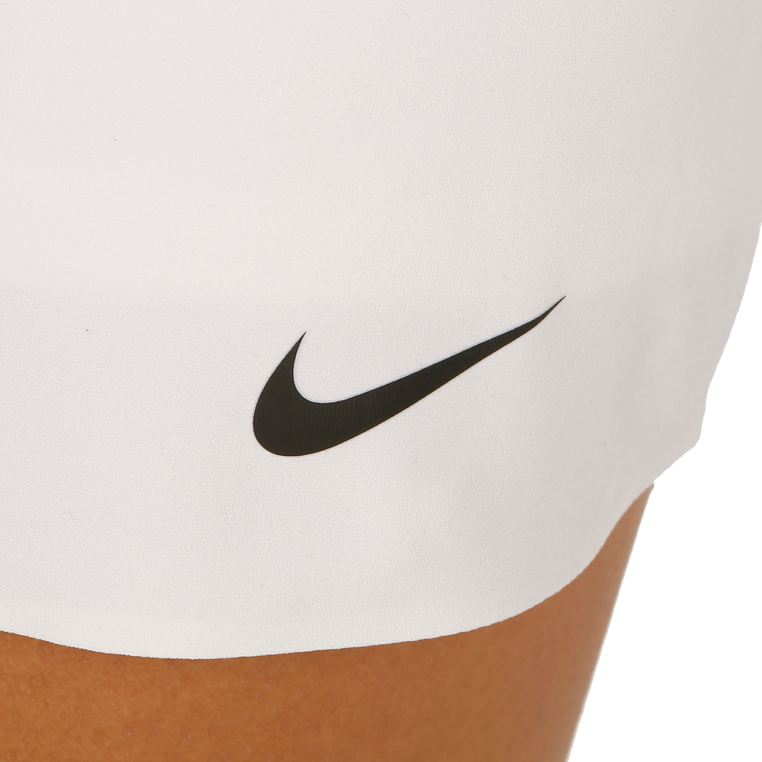 Nikecourt power outlet