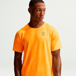 Nike T-Shirt Nike Carlos Alcaraz Court Dri-Fit Advantage T-Shirt Herren-orange