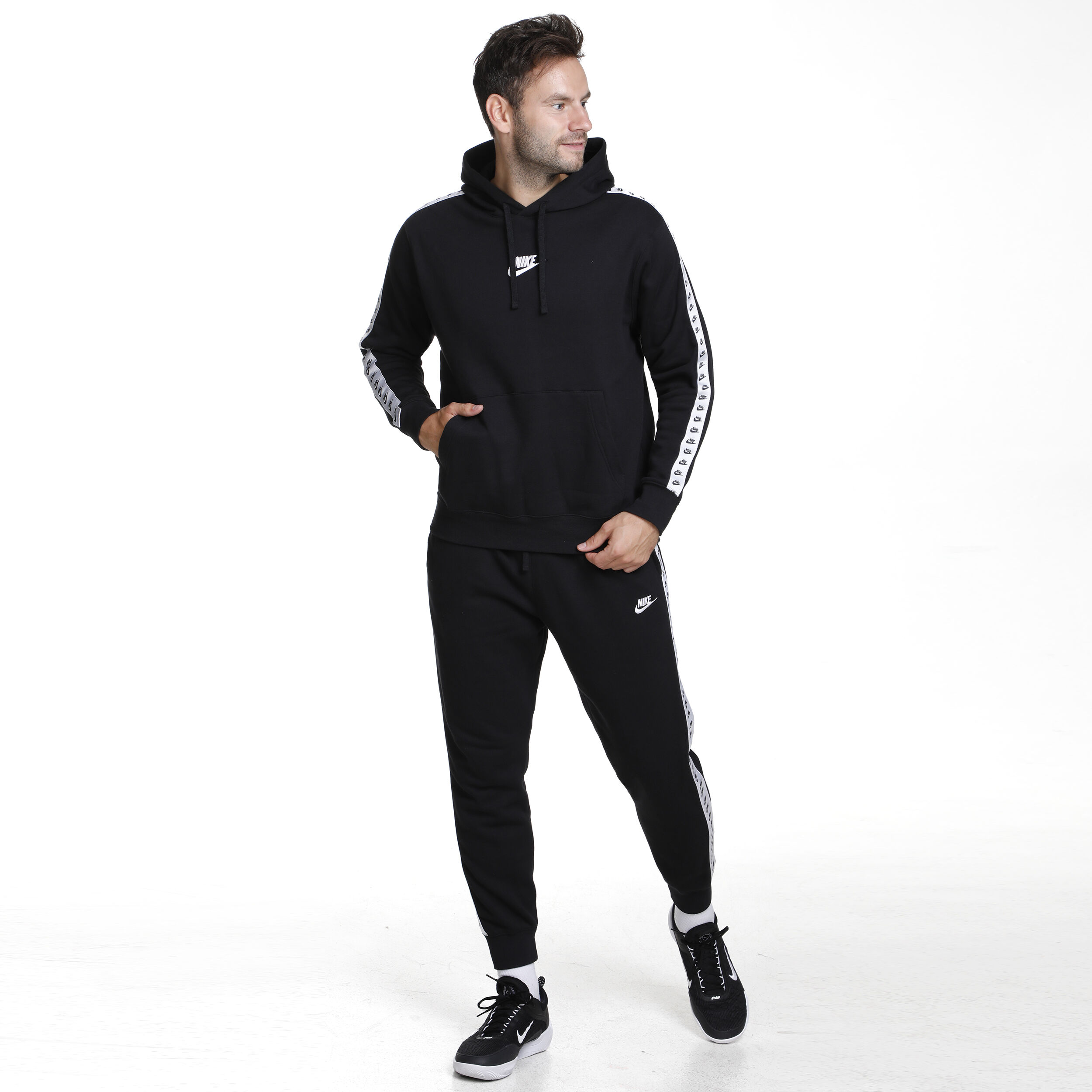 Nike Sportswear Sport Essentials Fleece Trainingsanzug Herren Schwarz online kaufen Tennis Point AT