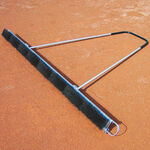 Tegra Platzbedarf Tegra Arenga Abziehbesen 2m Mit Bügel-Mehrfarbig