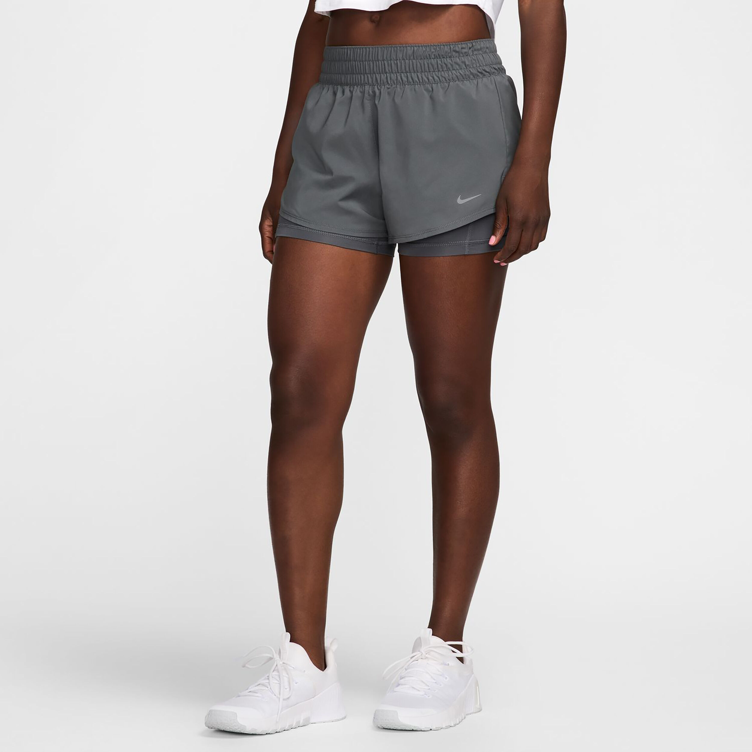 Nike Dri Fit One MR 3inch 2in1 Shorts Damen Grau Schwarz online kaufen Tennis Point AT